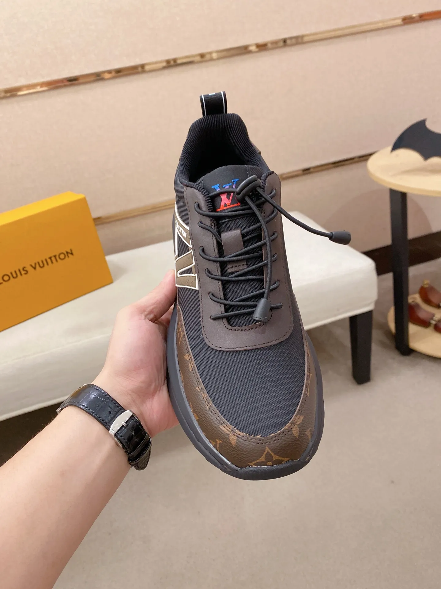Factory price: 462💰🎉🎉LV~Louis Vuitton trendy men's shoes, new shipments, latest matching, the same style as the official website, super high quality, hot sales of the season [strong][strong][strong]Selected first-layer cowhide, comfortable cowhide lining, original last, comfortable on the feet, wear-resistant rubber outsole, size: 38-44.